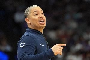 泰伦-卢：比尔会先发担任得分后卫 科林斯是否先发我记不清了